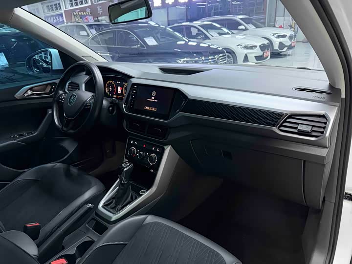 Фото 17 - Volkswagen T-Cross