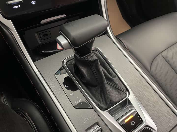 Фото 12 - Changan CS75