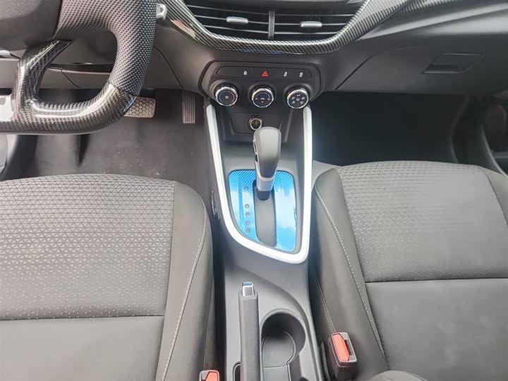 Фото 14 - Chevrolet Onix (Cavalier)