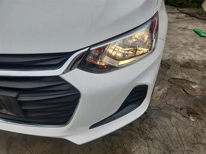 Фото 24 - Chevrolet Onix (Cavalier)