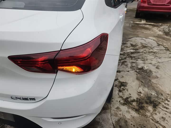 Фото 8 - Chevrolet Onix (Cavalier)