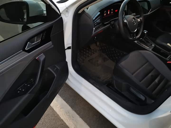 Фото 14 - Volkswagen Sagitar L