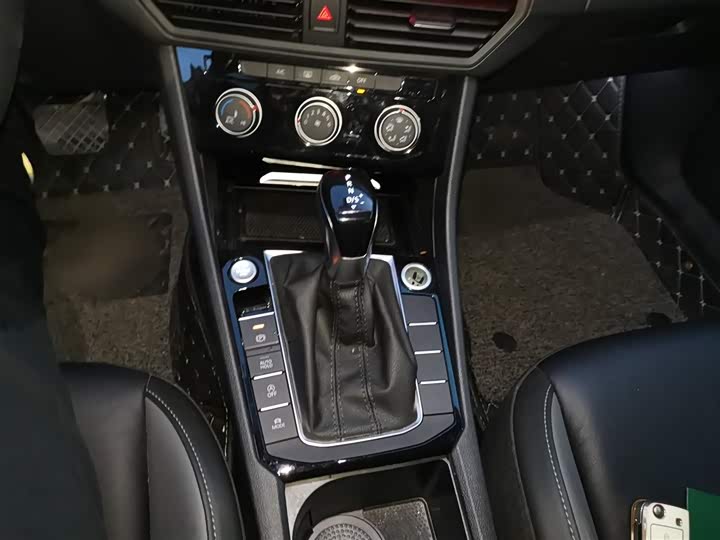 Фото 7 - Volkswagen Sagitar L