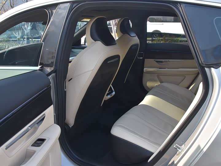 Фото 10 - XPeng P7