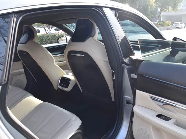 Фото 12 - XPeng P7