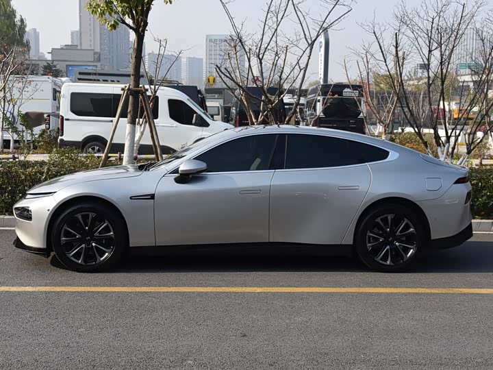 Фото 2 - XPeng P7