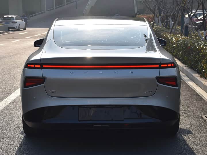 Фото 5 - XPeng P7