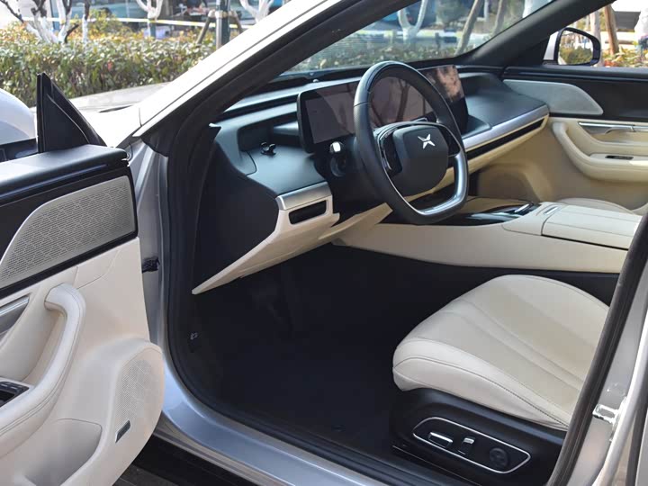 Фото 8 - XPeng P7