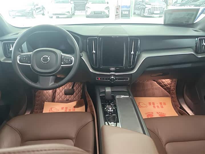 Фото 12 - Volvo XC60