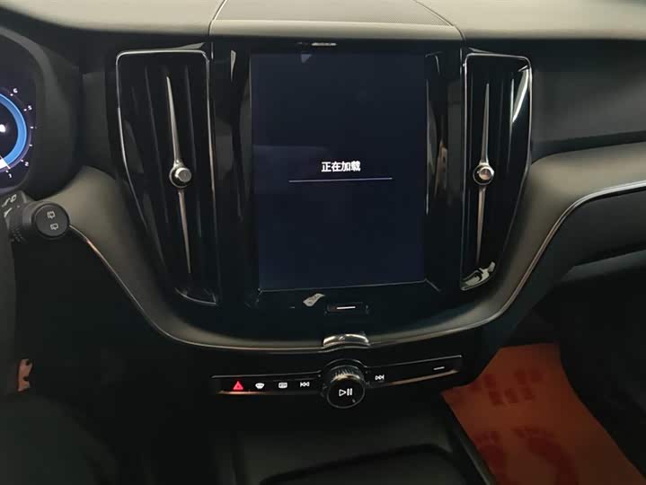 Фото 13 - Volvo XC60