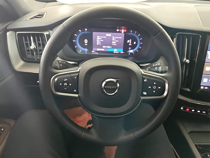 Фото 15 - Volvo XC60