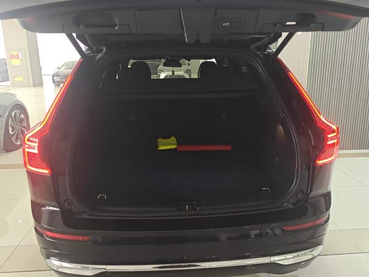 Фото 4 - Volvo XC60