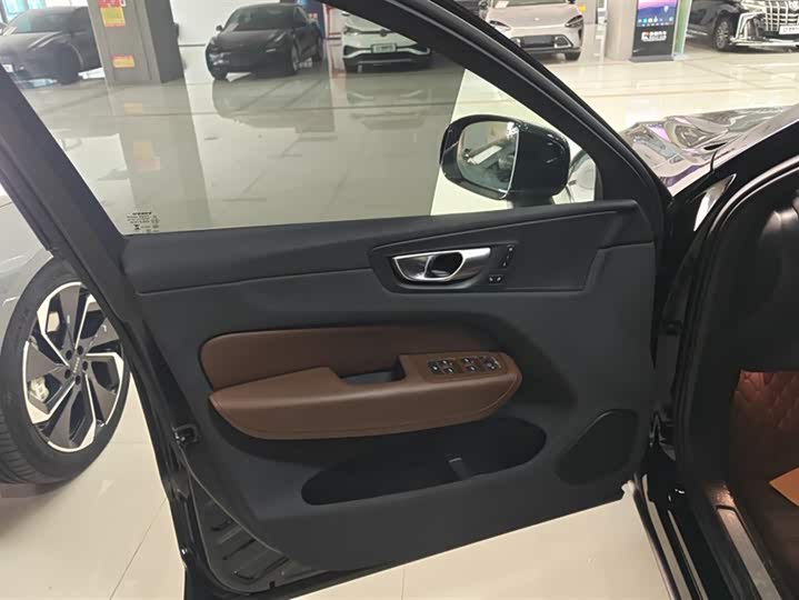 Фото 7 - Volvo XC60