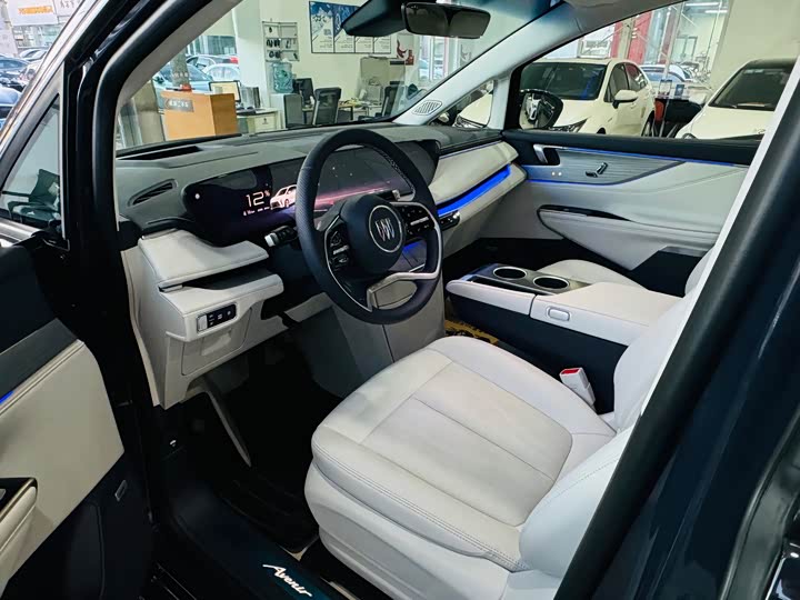 Фото 12 - Buick GL8 Hybrid