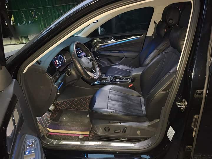 Фото 8 - Volkswagen Passat