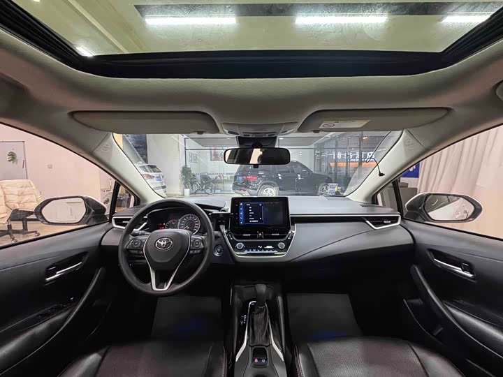 Фото 17 - Toyota Corolla