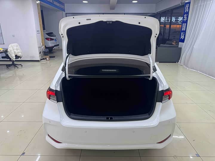 Фото 19 - Toyota Corolla