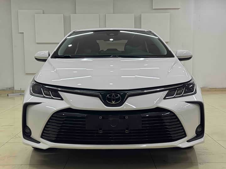 Фото 2 - Toyota Corolla