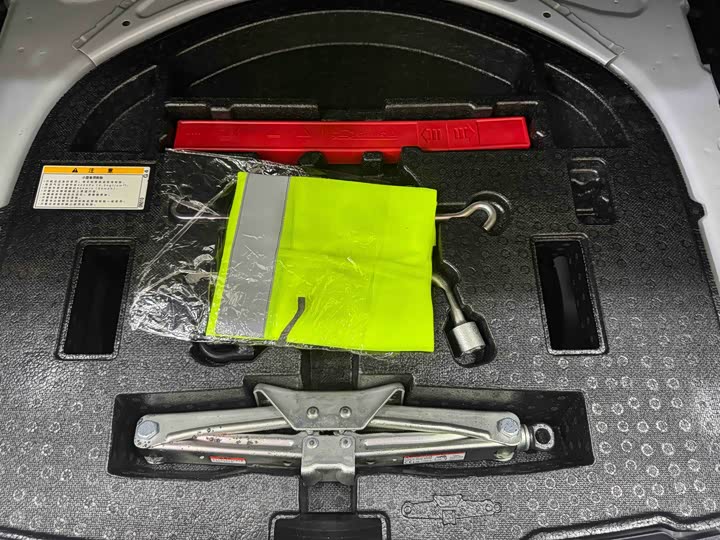 Фото 20 - Toyota Corolla