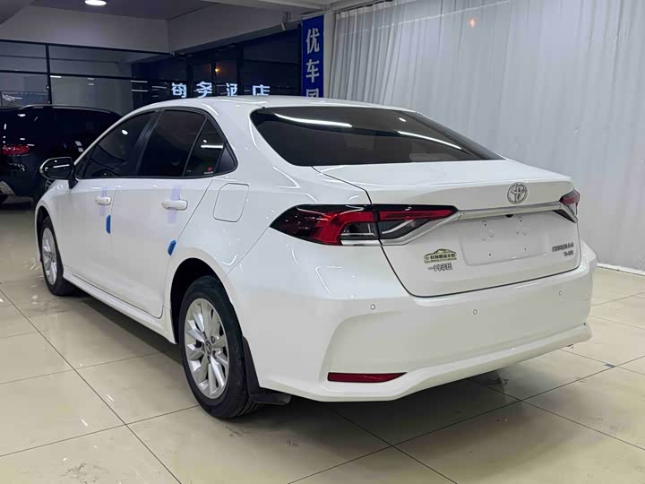 Фото 4 - Toyota Corolla