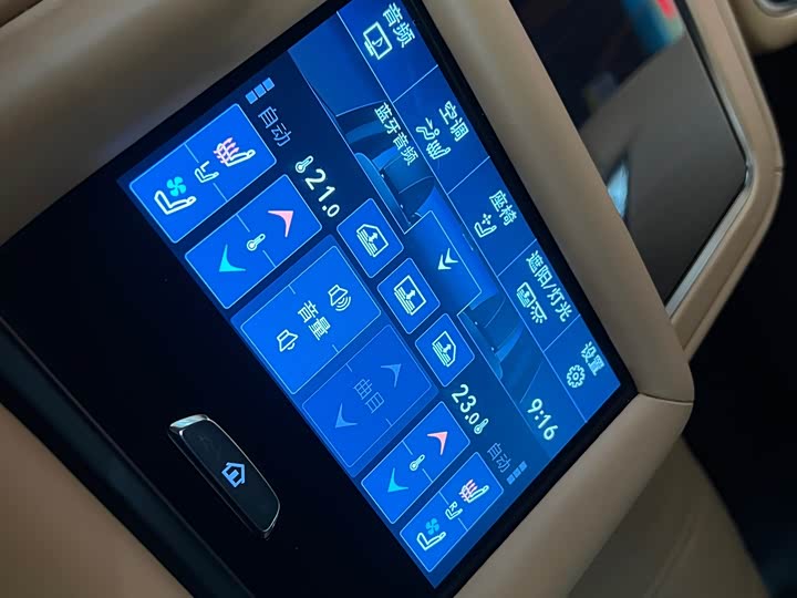 Фото 13 - Lexus LS