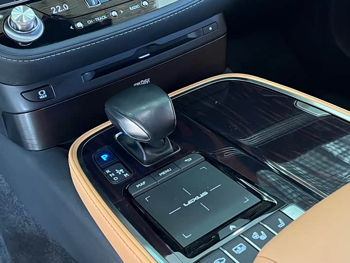 Фото 14 - Lexus LS