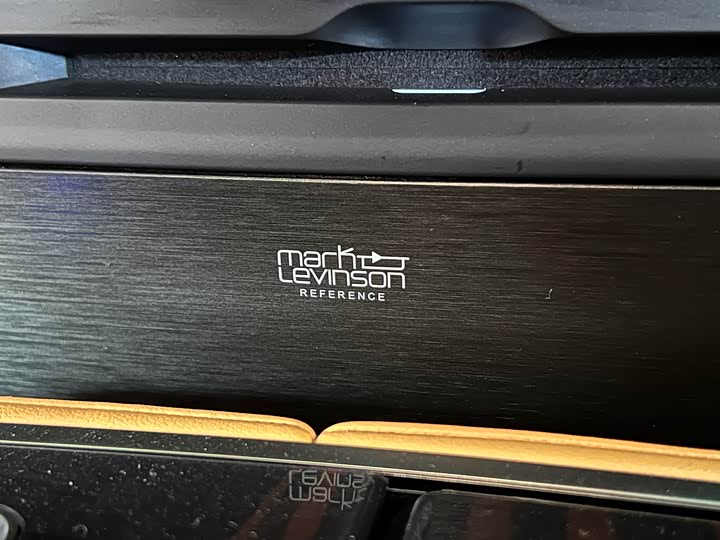 Фото 16 - Lexus LS