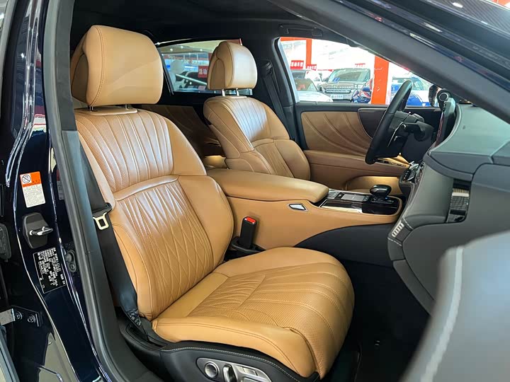 Фото 17 - Lexus LS