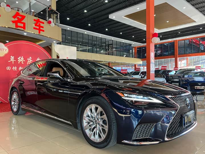 Фото 3 - Lexus LS