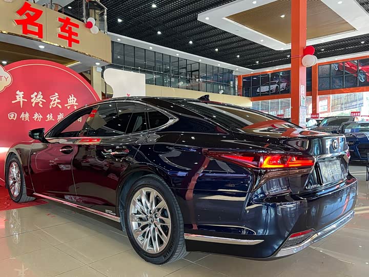 Фото 6 - Lexus LS