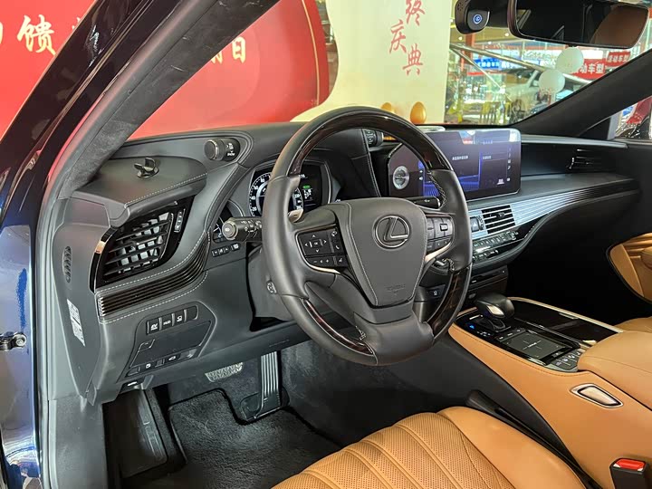 Фото 7 - Lexus LS