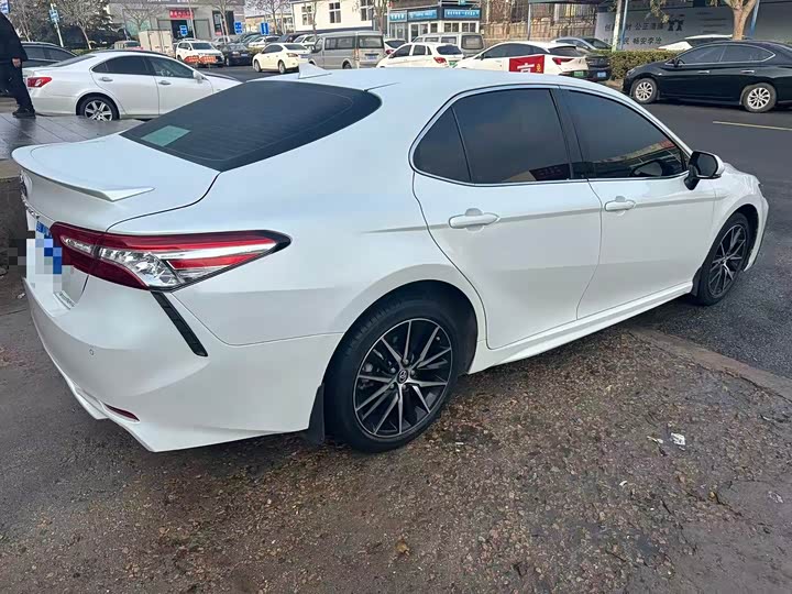 Фото 3 - Toyota Camry