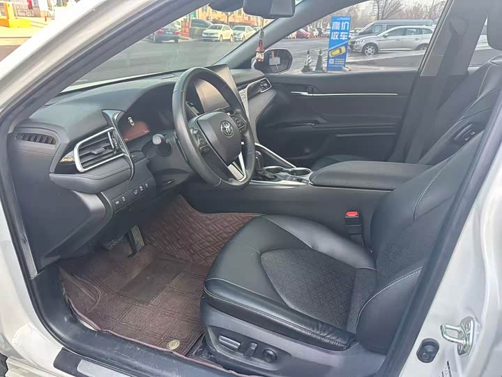 Фото 5 - Toyota Camry