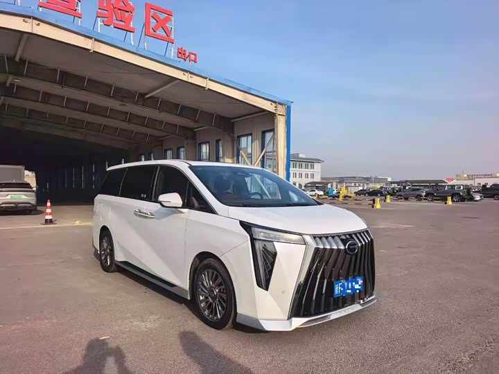 Фото 1 - GAC Trumpchi M8