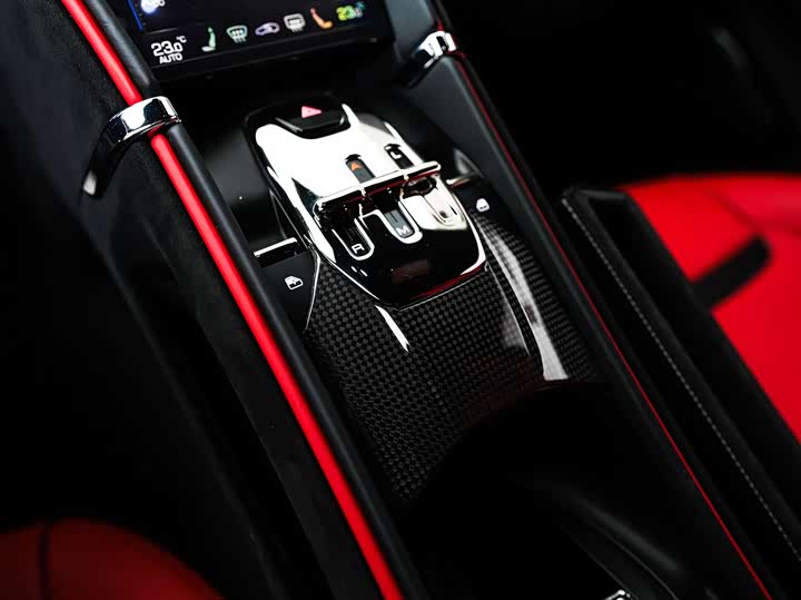 Фото 10 - Ferrari Roma