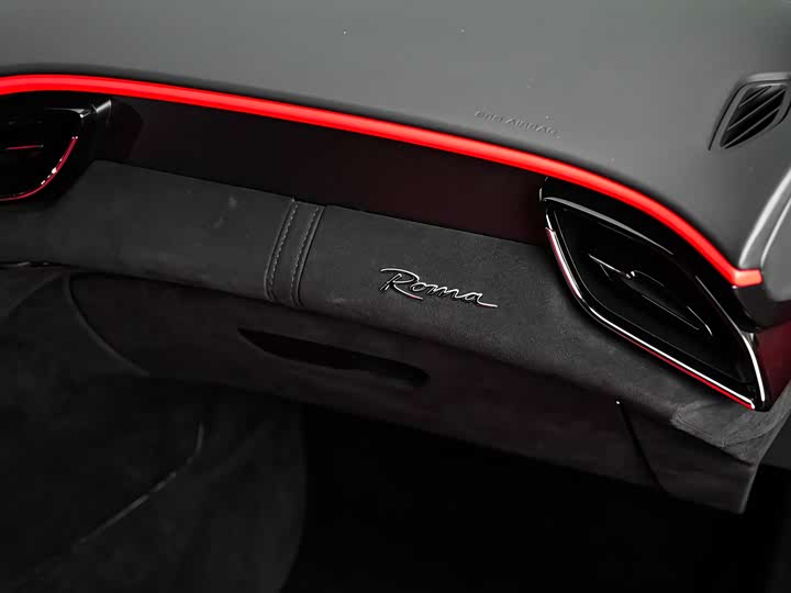 Фото 17 - Ferrari Roma