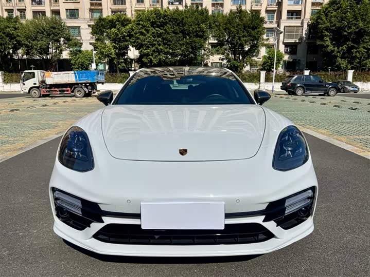 Фото 2 - Porsche Panamera