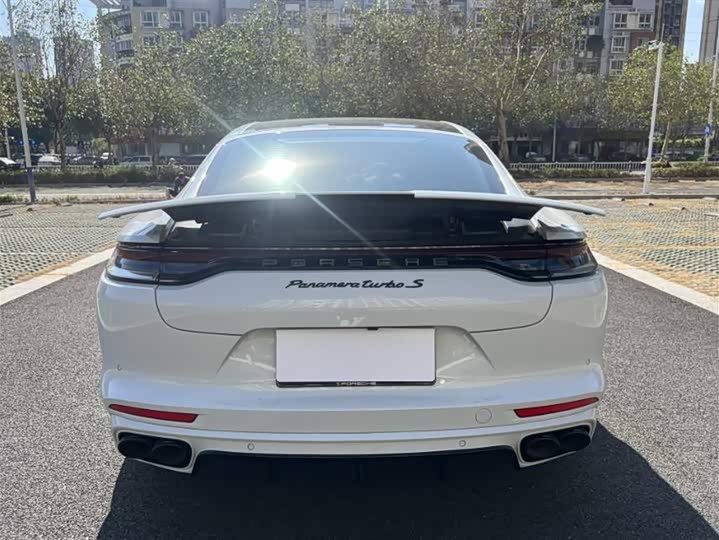 Фото 7 - Porsche Panamera