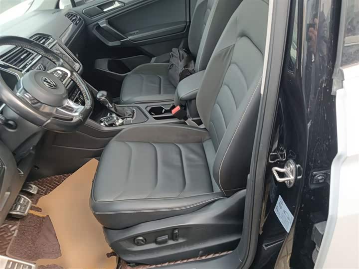 Фото 15 - Volkswagen Tiguan L Pro