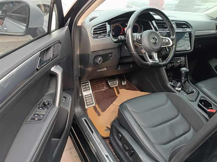 Фото 16 - Volkswagen Tiguan L Pro