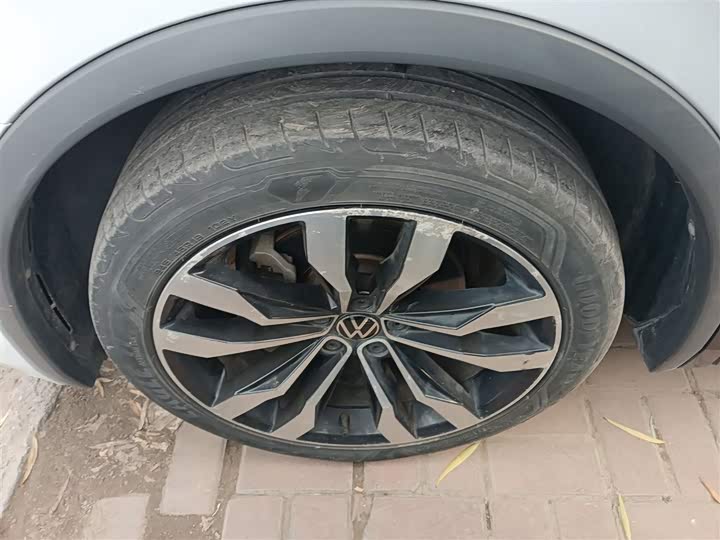 Фото 23 - Volkswagen Tiguan L Pro