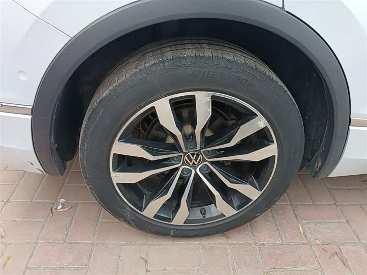 Фото 26 - Volkswagen Tiguan L Pro