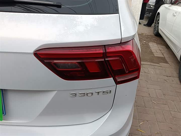 Фото 8 - Volkswagen Tiguan L Pro