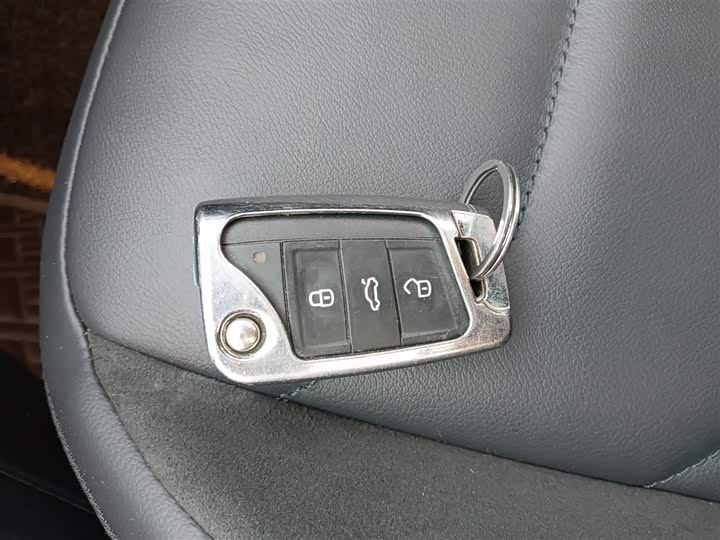 Фото 9 - Volkswagen Tiguan L Pro