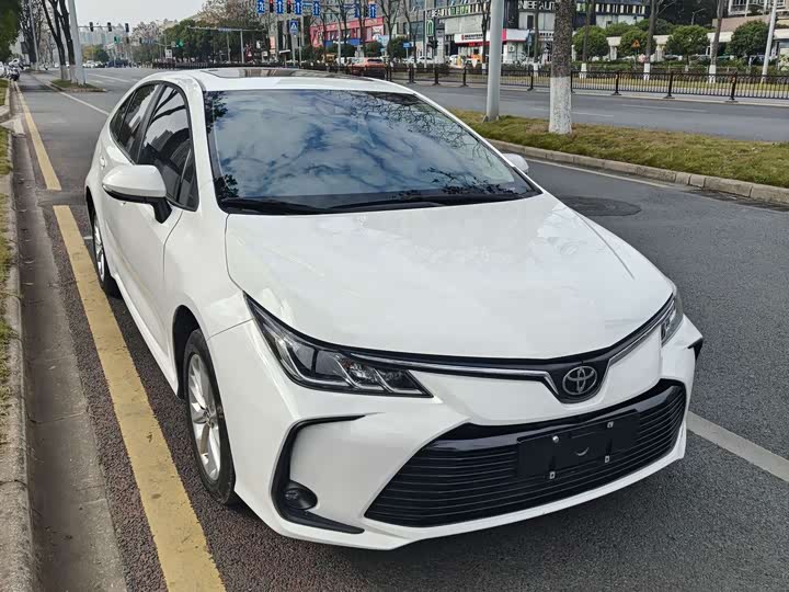 Фото 2 - Toyota Corolla