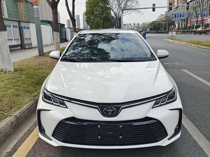 Фото 3 - Toyota Corolla