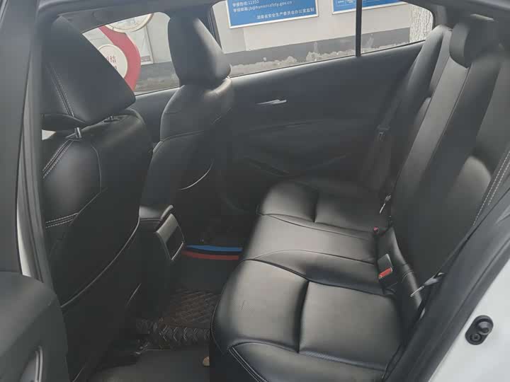 Фото 5 - Toyota Corolla