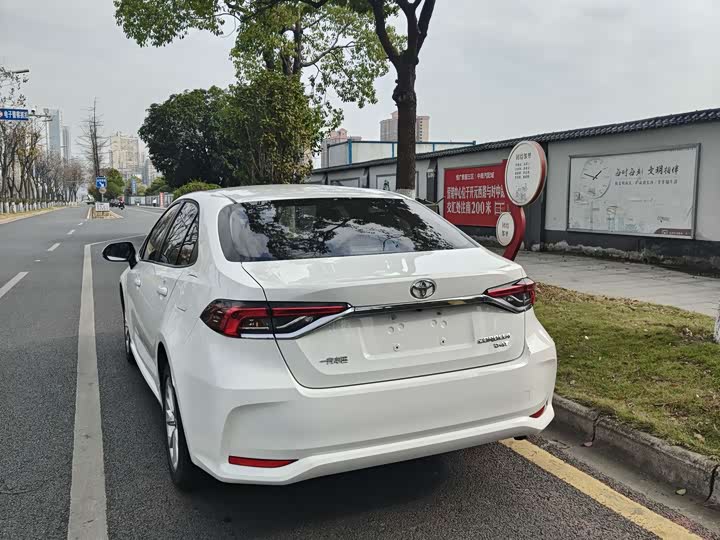 Фото 8 - Toyota Corolla