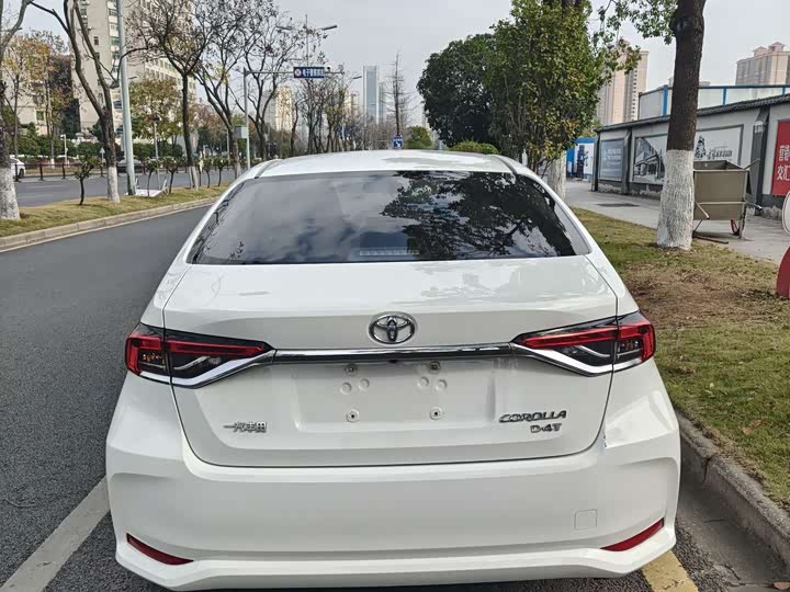 Фото 9 - Toyota Corolla