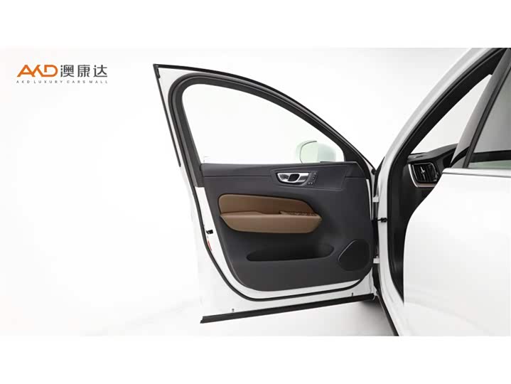 Фото 10 - Volvo XC60